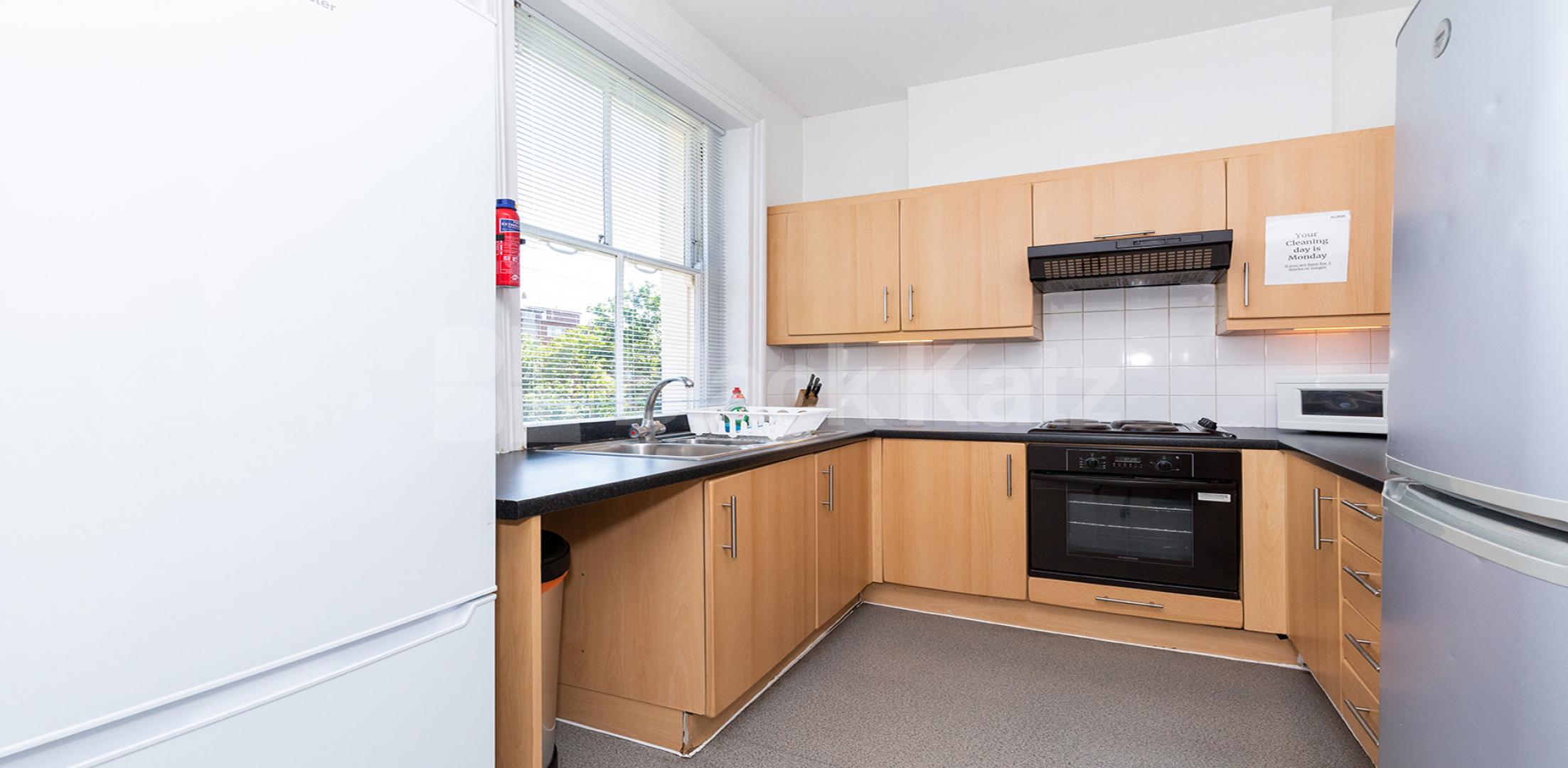 			MINS TO UCL, SOAS & LSE, 4 Bedroom, 1 bath, 1 reception Flat			 Bedford Place, BLOOMSBURY
